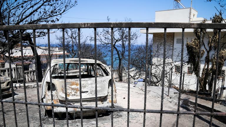 SZ: 92 άνθρωποι έχασαν τη ζωή τους, πολλές περιοχές ερημώθηκαν, αλλά οι φλόγες κατέστρεψαν κάτι περισσότερο, την εμπιστοσύνη των Ελλήνων σε ένα κράτος 