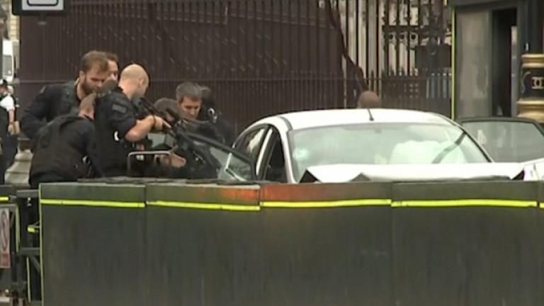 Συναγερμός στο Λονδίνο-Αυτοκίνητο έπεσε πάνω σε πεζούς έξω από το Βρετανικό Κοινοβούλιο