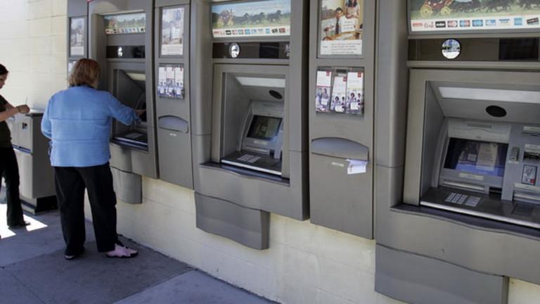 Ανατίναξαν δύο ΑΤΜ τραπεζών σε σούπερ μάρκετ στην Βαρυμπόμπη