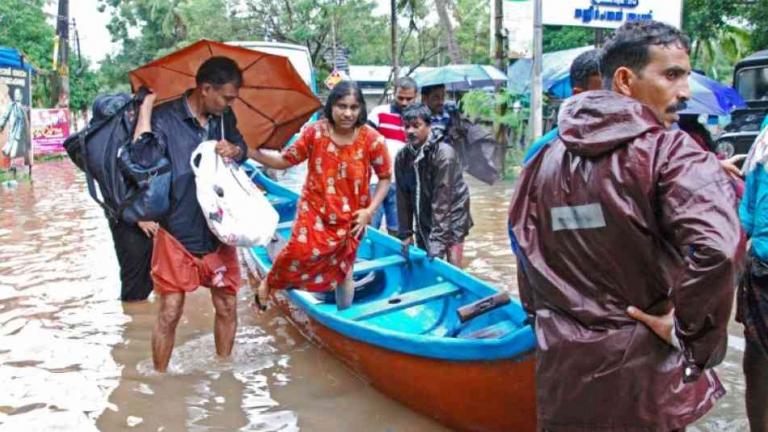 Ινδία: Χιλιάδες περιμένουν ακόμη τη διάσωση ενώ οι βροχές συνεχίζονται