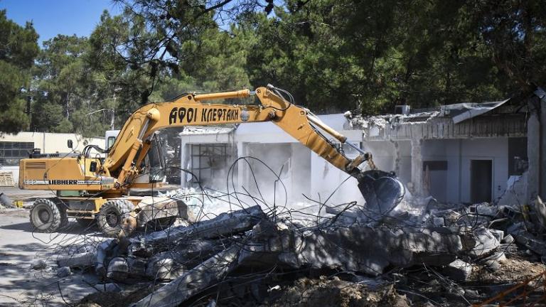 Ξεκινούν οι κατεδαφίσεις με 61 αυθαίρετα