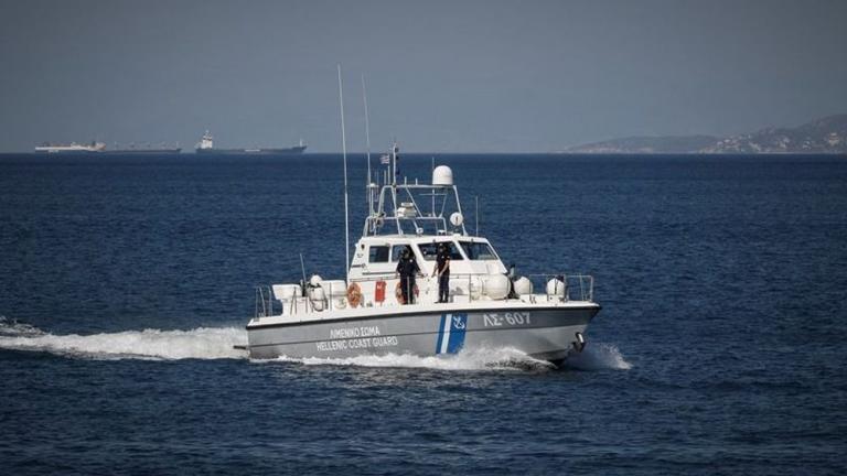 Σορός νεαρής γυναίκας εντοπίστηκε στην ελεύθερη παραλία της Βάρκιζας 