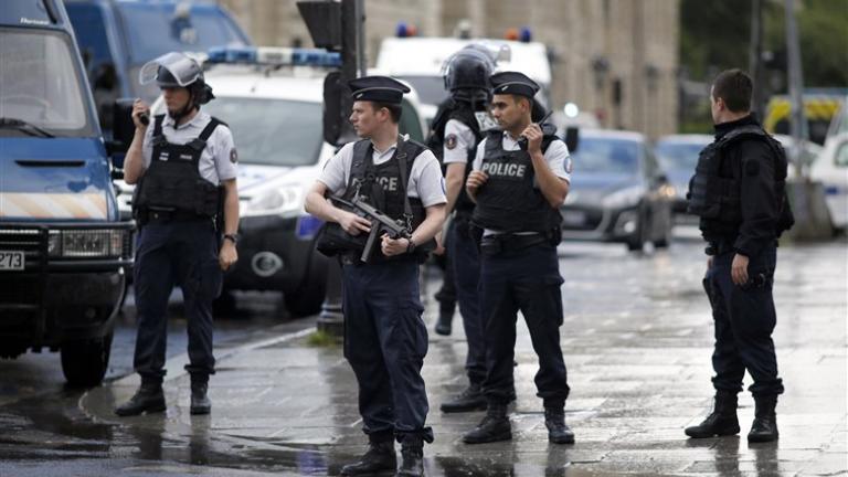 Παρίσι: Ένας νεκρός δύο τραυματίες από επίθεση με μαχαίρι