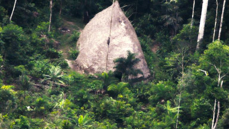 Απομονωμένη πρωτόγονη φυλή ανακαλύφθηκε στα βάθη του Αμαζονίου (ΒΙΝΤΕΟ)