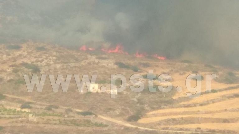 H φωτιά λόγω των βορείων ανέμων που συνεχίζουν να επικρατούν εξακολουθεί να μαίνεται στην περιοχή (ΦΩΤΟ-ΒΙΝΤΕΟ)