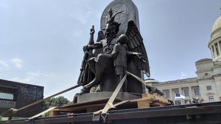 Τρόμος στις ΗΠΑ από τα αποκαλυπτήρια αγάλματος για τον Σατανά (ΦΩΤΟ)