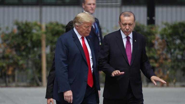 Απέρριψε το τελεσίγραφο Τραμπ ο Ερντογάν: Η Τουρκία γονατίζει μόνο στον Θεό