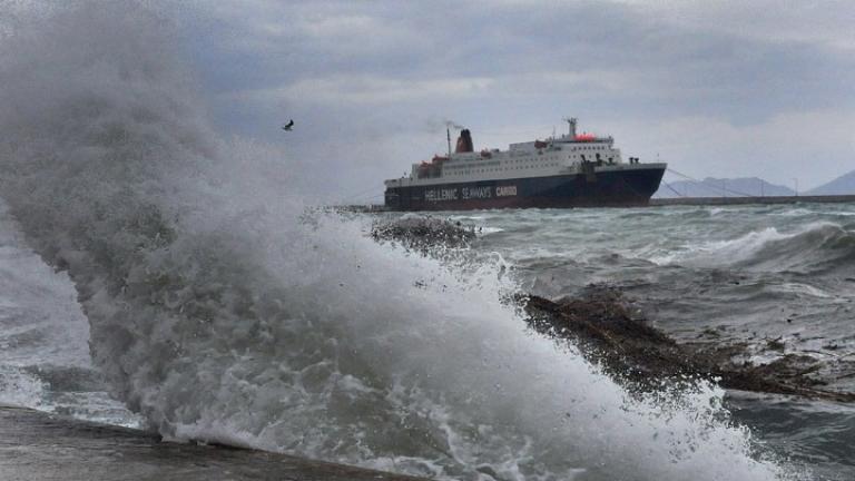 Συνεχίζονται τα προβλήματα στις ακτοπλοϊκές συγκοινωνίες