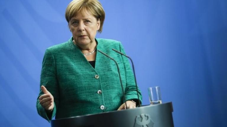 Η Μέρκελ απευθύνει έκκληση στους Γερμανούς να κινητοποιηθούν κατά του μίσους