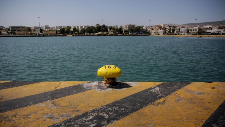 Δεμένα τα πλοία σε όλη τη χώρα