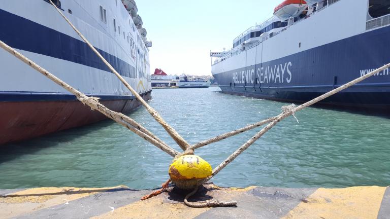 Δεμένα τα πλοία στα λιμάνια όλης της χώρας 