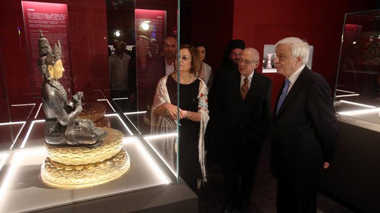 Εγκαινιάστηκε στο Μουσείο Ακρόπολης η έκθεση «Από την απαγορευμένη πόλη: Αυτοκρατορικά διαμερίσματα του Qianlong»