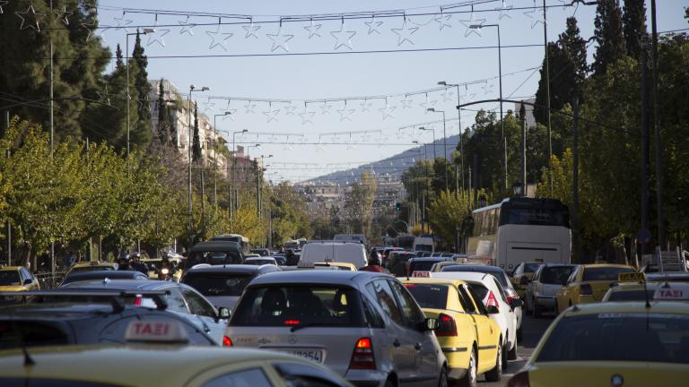 Μπλακ άουτ και μποτιλιαρίσματα στους δρόμους - Δείτε LIVE την κίνηση