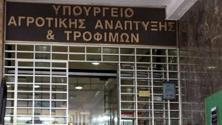 Μέλη του Ρουβίκωνα στο υπουργείο Αγροτικής Ανάπτυξης και Τροφίμων 