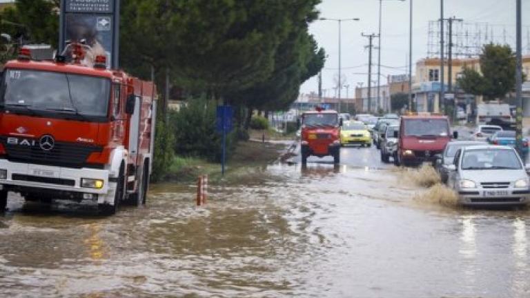 Περισσότερες από 1.800 κλήσεις έχει δεχθεί η Πυροσβεστική λόγω της κακοκαιρίας