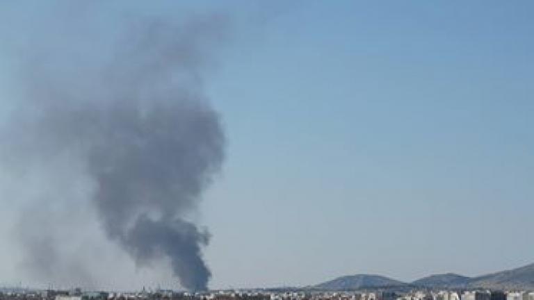 «Μαύρισε» ο ουρανός στη Θεσσαλονίκη από την πυρκαγιά στα Διαβάτα