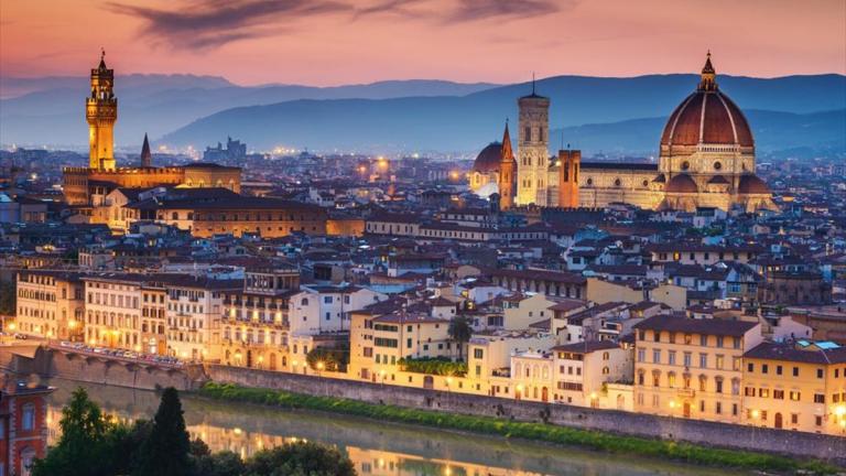 Οι τουρίστες στη Φλωρεντία θα πληρώνουν τώρα πρόστιμο, αν τρώνε στον δρόμο 