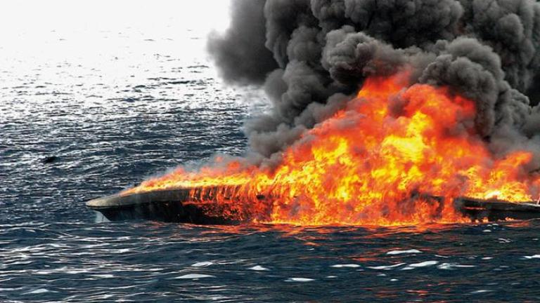 Πυρκαγιά εκδηλώθηκε σε ιστιοφόρο σκάφος στη Σίφνο