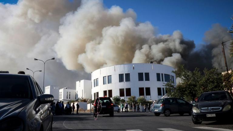 Ηράκλειο: Πυρκαγιά σε κτήριο του Πανεπιστημίου Κρήτης - Ισχυρές πυροσβεστικές δυνάμεις για την κατάσβεση της