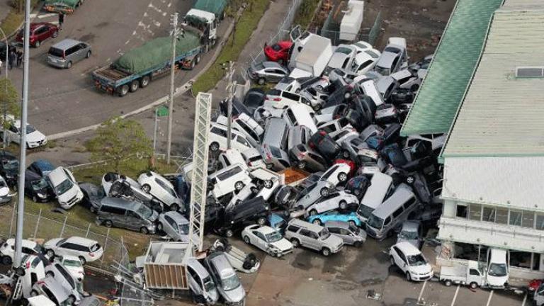 Ιαπωνία: Ο τυφώνας Τζέμπι έχει ήδη αφήσει πίσω του εννέα νεκρούς κι εκτεταμένες υλικές ζημιές 