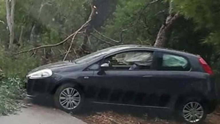 Τροχαίο με δύο τραυματίες στην Καισαριανή (ΦΩΤΟ)