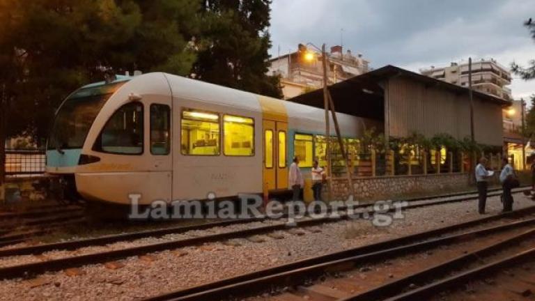 Εκτροχιάστηκε τρένο στο Αθήνα-Θεσσαλονίκη-Προσέκρουσε η μηχανή σε βράχια