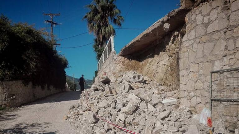 Ζάκυνθος: Εκκενωθηκαν τρεις κατοικίες που κινδυνεύουν από πτώση βράχου