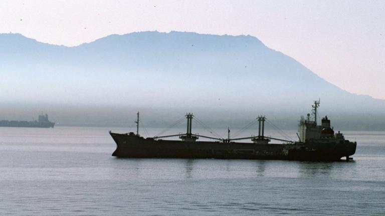 Σώοι οι οκτώ ναυτικοί μετά τη βύθιση πλοίου στη Μαύρη Θάλασσα