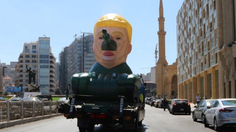 Τεθωρακισμένο με το πρόσωπο του Τραμπ, στη Βηρυτό  (ΦΩΤΟ)