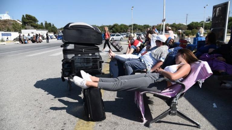 Τίτλοι τέλους για  αεροπορική εταιρεία,μόνο που ξέχασε τους τουρίστες στα αεροδρόμια