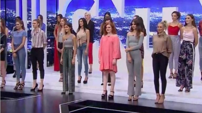 GNTM: Σας το είχαμε γράψει ότι ήδη μια αγαπημένη παίκτρια ήδη εθεάθη έξω, σημάδι αποχώρησης-Όμως υπάρχει και ακόμα μία