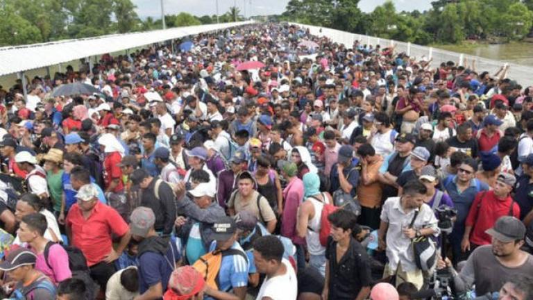 Μέτρα την ώρα που χιλιάδες μετανάστες, οι οποίοι ξεκίνησαν από την Ονδούρα, συνεχίζουν την πορεία τους προς τις Ηνωμένες Πολιτείες