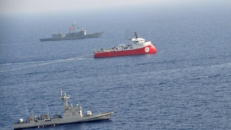 «Συνωστισμός» πολεμικών πλοίων δυτικά της Κύπρου! Οι Τούρκοι έστειλαν φρεγάτα και υποβρύχιο