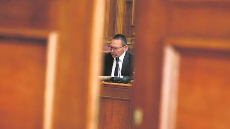 Σχέδιο αποσταθεροποίησης της κυβέρνησης απεργάζεται ο Στουρνάρας 