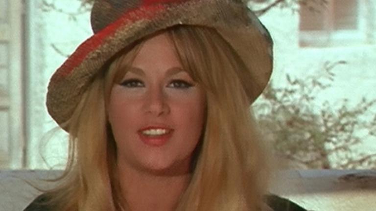 «Με βλέπει η Αλίκη Βουγιουκλάκη, θυμώνει και με έβαψαν μελαχρινή»!