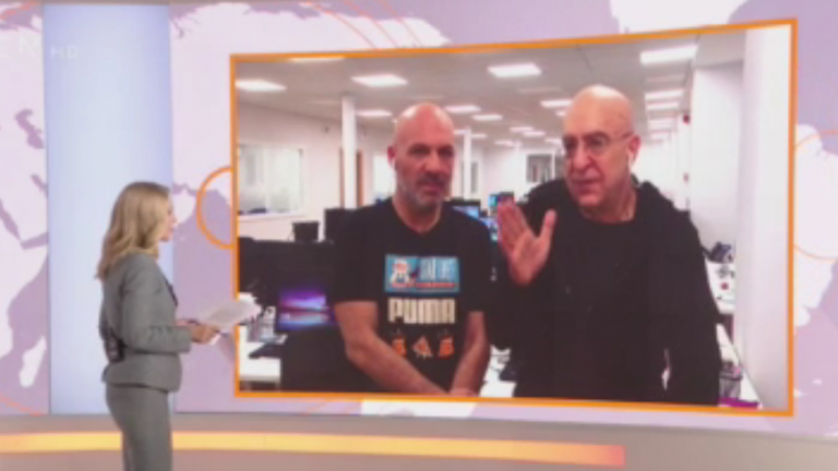 Η Έλλη Στάη στο στούντιο ειδήσεων του Open λίγο πριν βγει στον αέρα 