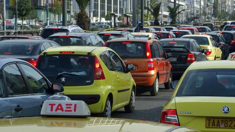 Απίστευτο κομφούζιο στους δρόμους της Αττικής - Live η κίνηση