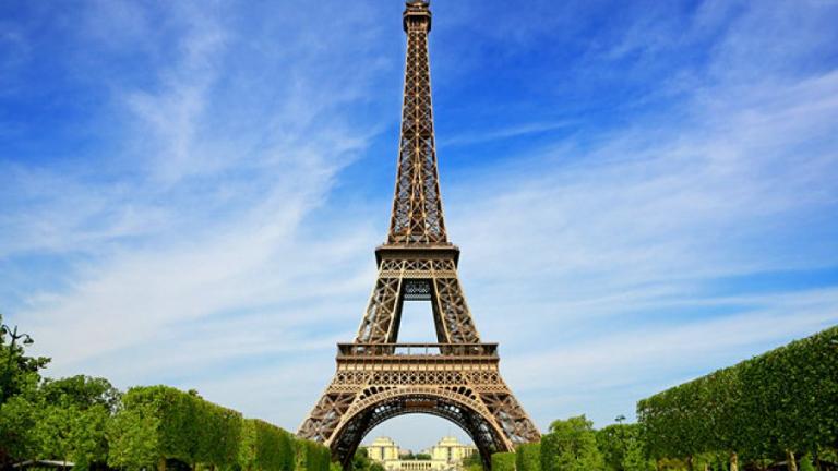 Γαλλία: Στο σφυρί ένα κομμάτι από τη σκάλα του Πύργου του 'Αιφελ 