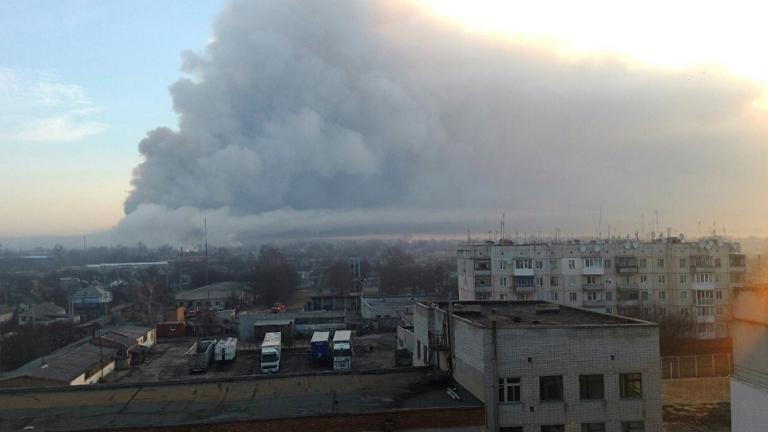 Ουκρανία: Έκρηξη σε αποθήκη πυρομαχικών και στρατιωτικού υλικού, οι αρχές απομακρύνουν χιλιάδες ανθρώπους από τις εστίες τους 