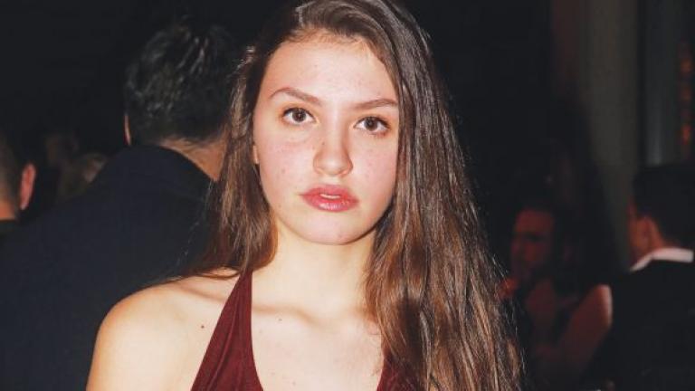 «Στο σχολείο με φώναζαν ψωνάρα» λέει η κόρη της Μπάρμπα