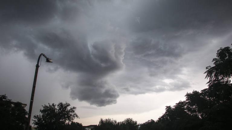 Καιρός (04/11): Λίγες βροχές και ενισχυμένοι άνεμοι 