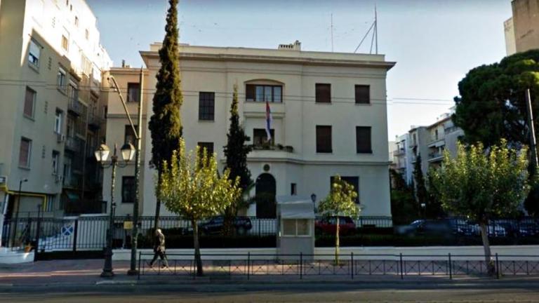 Άνδρας με μαχαίρι εισέβαλε στην πρεσβεία της Σερβίας στην Αθήνα 