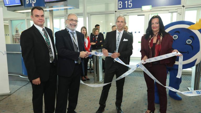 Την λειτουργία της βάσης της στην Αθήνα, εγκαινίασε την Δευτέρα 29 Οκτωβρίου, σε μια σεμνή τελετή στο διεθνές αεροδρόμιο Αθηνών «Ελ. Βενιζέλος», η Ellinair