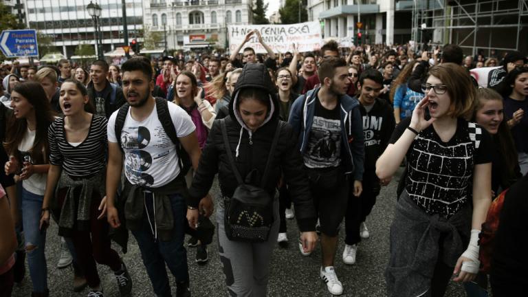 Μαθητικά συλλαλητήρια: Ενάντια στις «εθνικιστικές καταλήψεις» στην Αθήνα - Για το Μακεδονικό σε άλλες πόλεις