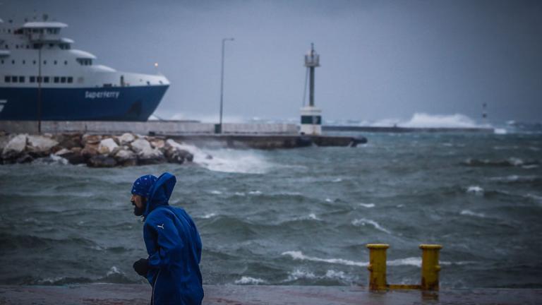 Συνεχίζονται τα προβλήματα στις ακτοπλοϊκές συγκοινωνίες