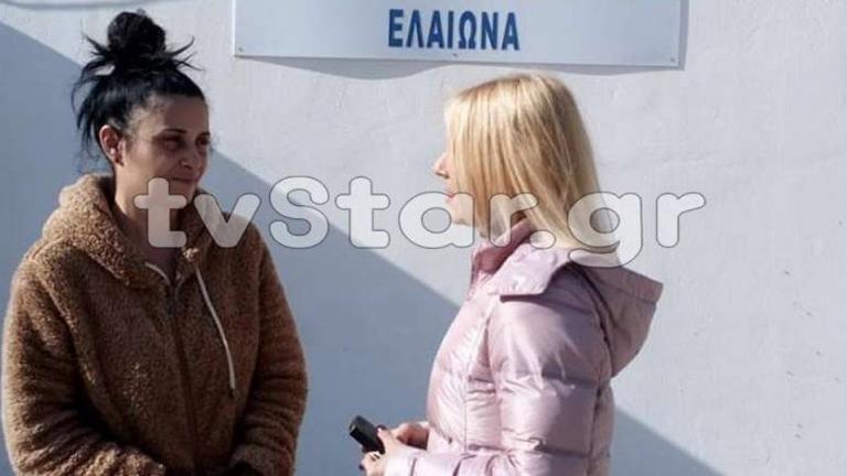 Η γυναίκα διορίστηκε το 1996 και για να μπορέσει να διοριστεί σε παιδικό σταθμό, με τις εξετάσεις του ΑΣΕΠ πλαστογράφησε το πτυχίο που είχε της Ε΄ δημοτικού και το έκανε της ΣΤ΄ Δημοτικού. Όταν η πλαστότητα εντοπίστηκε απολύθηκε, πέρασε από δίκη και επειδή κρίθηκε ότι επί 20ετία πληρωνόταν παράνομα, της επιβλήθηκε η εξοντωτική ποινή των 10 χρόνων κάθειρξης.  Υπενθυμίζεται ότι η 53χρονη καθαρίστρια είχε καταδικασθεί πρωτοδίκως σε 15ετή φυλάκιση ενώ σε δεύτερο βαθμό, η ποινή της μετατράπηκε σε 10 χρόνια, χωρί