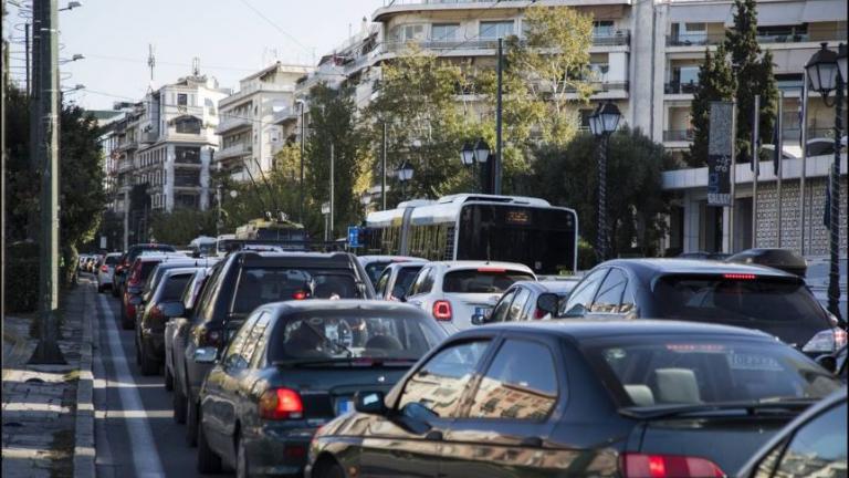 Μποτιλιαρίσματα στους δρόμους λόγω της βροχής - Live η κίνηση