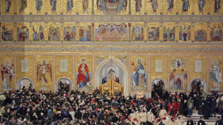 Παρουσία του οικουμενικού πατριάρχη Βαρθολομαίου, πραγματοποιήθηκαν τα εγκαίνια του μεγαλύτερου ορθόδοξου ναού στον κόσμο στο Βουκουρέστι