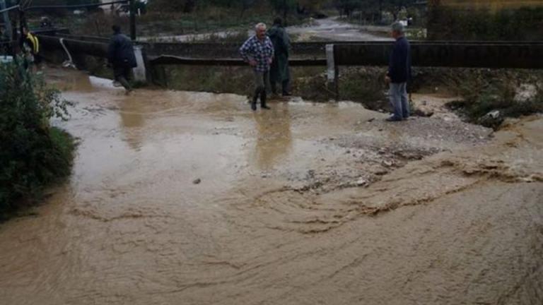 Κατολισθήσεις, πλημμύρες και καταστροφές στο πέρασμα της «Πηνελόπης» (ΒΙΝΤΕΟ-ΦΩΤΟ)