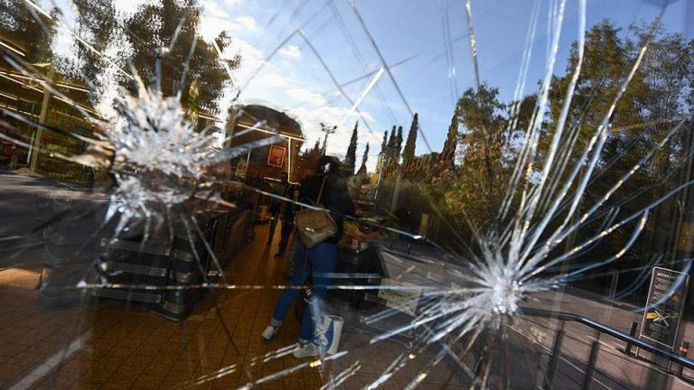 Βανδαλισμός σε σούπερ μάρκετ που λειτούργησε σήμερα Κυριακή